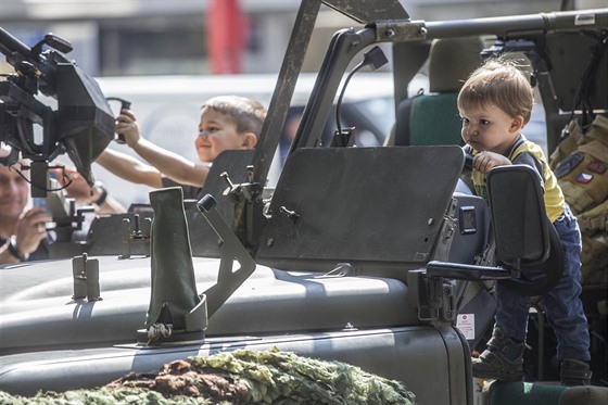 Army Day eské armády u praského obchodního centra na Floe (18.4.2018)