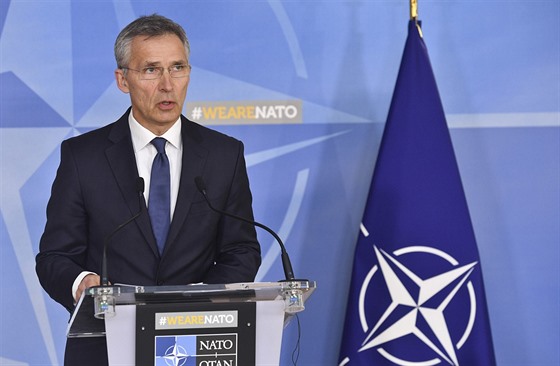 Generální tajemník NATO Jens Stoltenberg hovoří během tiskové konference v...