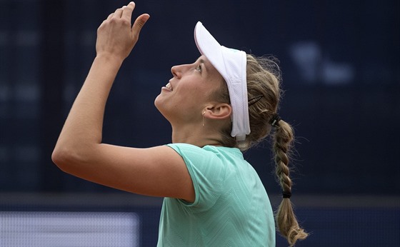 Belgičanka Elise Mertensová se raduje z triumfu na turnaji v Luganu.