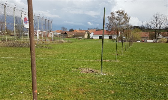Majitel tvrtiny fotbalového hit v Peovicích  si svj pozemek ohradil...