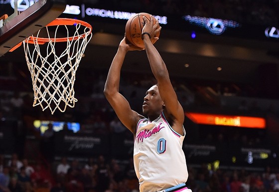 Josh Richardson z Miami smeuje. 