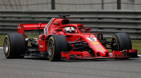 Sebastian Vettel bhem kvalifikace na Velkou cenu íny