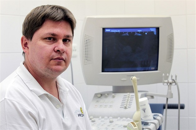 Michal Kouil, gynekolog karlovarského centra asistované reprodukce Pronatal SPA