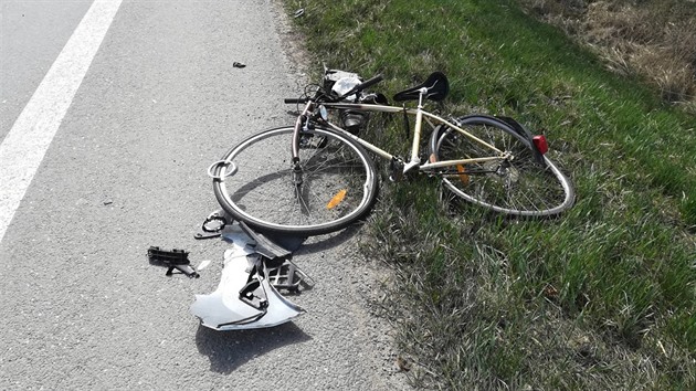 Cyklista chtl pejet silnici mezi Planou nad Lunicí a Sezimovým Ústím, ale...