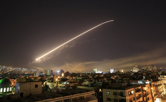 Izrael ostřeloval Damašek. Zasáhli letiště a zabili pět vojáků, tvrdí Sýrie