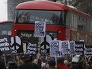 Protesty proti západnímu útoku na Sýrii v Londýn (13. dubna 2018)