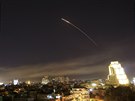 Noní nebe nad Damakem bhem západních úder na vojenské cíle v Sýrii (14....