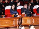 Severokorejský vdce Kim ong-un s manelkou Ri Sol-u na pedstavení ínského...