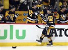 Kapitán Pittsburghu Sidney Crosby slaví hattrick proti Philadelphii.