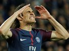 Edinson Cavani z PSG se zlobí po nepromnné anci.