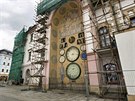 Olomoucký orloj byl bhem druhé svtové války ponien. V roce 1955 mu vtiskl...