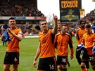Fotbalisté Wolverhamptonu oslavují postup mezi anglickou elitu. Premier League...
