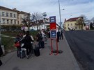 Stanice autobusu na letit u metra Nádraí Veleslavín.