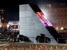 V centru Varavy odhalili pomník obtem letecké havárie u Smolenska. (10. dubna...