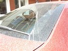 Auto v Hodon�n�, na kter� dopadl prach ze Sahary.
