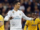 KLID, KLID Cristiano Ronaldo gestem uklidňuje spoluhráče poté, co Real Madrid v...