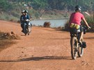 Daka se zakousla a jede dále. Myanmar