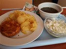 Játrová polévka, smaený obalovaný hermelín s bramborem a tatarkou, salát z...