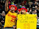 Fanouci Clevelandu oslavují 33. narozeniny LeBrona Jamese. Hraje prý jako...