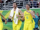 Australtí basketbalisté se radují bhem finále Her Commonwealthu.