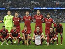 ÚSMV! Fotbalisté Liverpoolu pózují na týmovou fotku ped odvetou tvrtfinále...