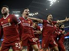 Liverpoolští fotbalisté se radují z gólu Roberta Firmina (uprostřed s číslem 9)...