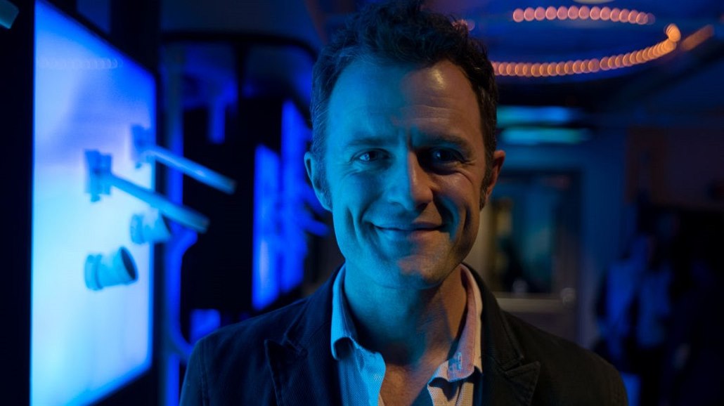 Adam Erdossy ze skupiny Blue Man Group