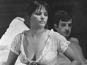 Claudia Cardinalová a Jean-Paul Belmondo ve filmu Statek (1961)