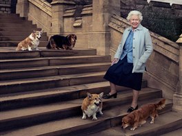 Na této oficiální fotografii vydané Buckinghamským palácem k jejím 90....