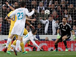 Lucas Vazquz z Realu Madrid pad v pokutovm zem Juventusu, sud Oliver v...