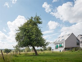 Dm v obci Sint-Pieters-Leeuw navrhlo duo architekt Armand Eeckels a Halewijn...