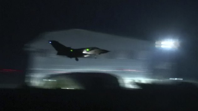 Britské letouny Tornado startovaly k úderům na Sýrii ze základny Akrotiri na Kypru (14. dubna 2018)