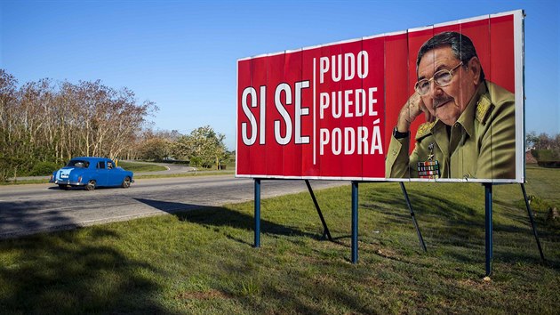 Billboard s Ra�lem Castrem na p�edm�st� Havany (17. dubna 2018)