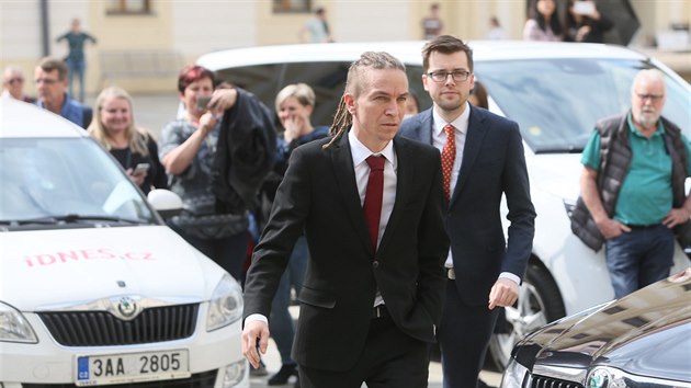 Předseda Pirátů Ivan Bartiš přijíždí na Pražský hrad na schůzku s prezidentem Milošem Zemanem. (17. dubna 2018)