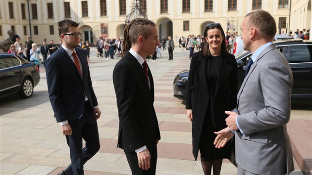 Pedseda Pirt Ivan Barti pijd na Prask hrad na schzku s prezidentem Miloem Zemanem. (17. dubna 2018)