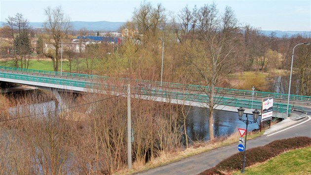 Doubsk most v karlovarsk mstsk sti Doub ek uzavrka.
