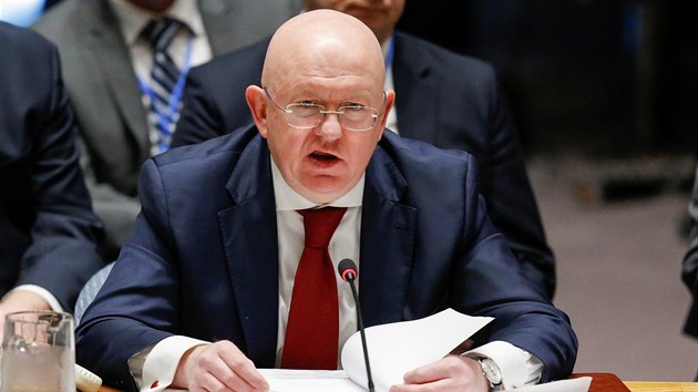 Ruský velvyslanec  v OSN  Vasilij Něbenzja hovoří během mimořádné schůzky Rady bezpečnosti OSN v New Yorku. (14. dubna 2018).