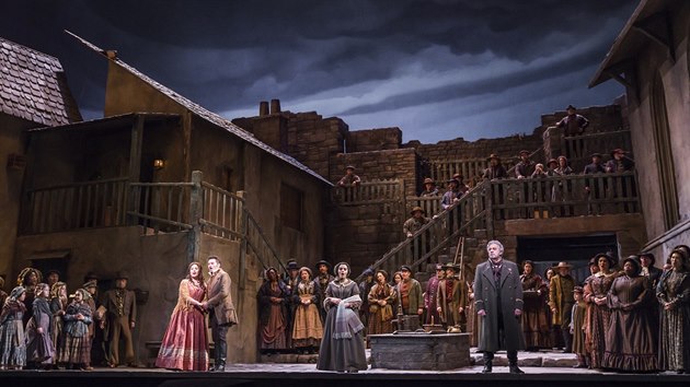 Scna z Verdiho opery Luisa Millerov, kterou do kin odvyslala newyorsk Metropolitn opera.