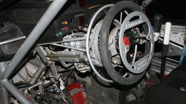 Takto vypadal vnitřek Lloverova vozu Fiat Grande Punto S2000.