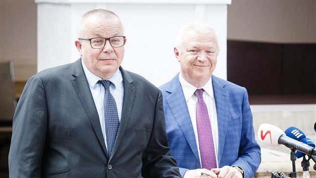 Nový šéf komise pro kontrolu GIBS Jiří Mašek (vlevo) a šéf poslanců ANO Jaroslav Faltýnek (18. dubna 2018)