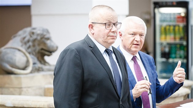 Nov f komise pro kontrolu GIBS Ji Maek (vlevo) a f poslanc ANO Jaroslav Faltnek (18. dubna 2018)