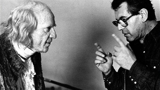 Miloš Forman (vpravo) a herec Murray Abraham při natáčení filmu Amadeus