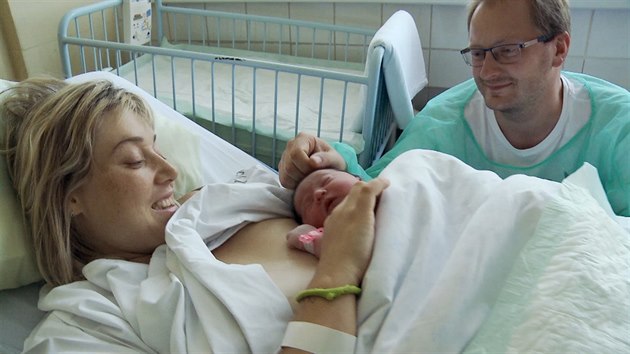 Zuzana a Honza s novorozenou Zuzankou.