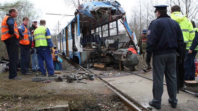 Odkl�zen� m�sta nehody den po sr�ce. (12. dubna 2008)