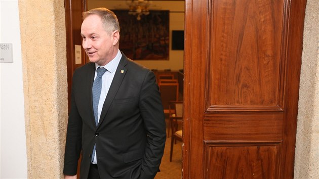 Předseda STAN Petr Gazdík přichází na schůzku demokratických stran ve Sněmovně