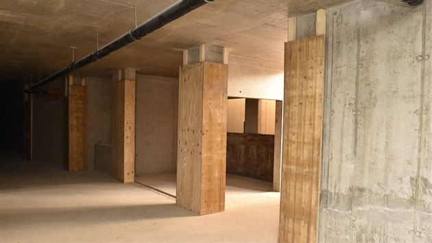 Novináři měli možnost prohlédnout si část prostorů podzemních garáží pod budoucím koncertním sálem v Brně. Stavba sálu za 1,3 miliardy Kč by měla začít v půli roku 2019. Hotová je hrubá stavba garáží se 191 místy.