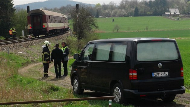 Druh smrteln nehoda po srce auta s vlakem se stala na elezninm pejezdu u Lochovic na Berounsku (17.4.2018)