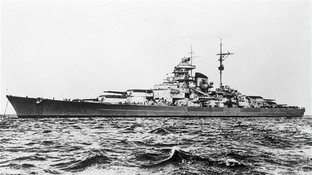 Tirpitz byla sestersk� lo� Bismarcku potopen� spojenci 150 kilometr� severn� od Narviku. Na d�lku m��ila 251 metr�, hlavn� v�zbroj tvo�ilo osm d�l r�e 380 mm, kter� m�ly dost�el 37 kilometr�.