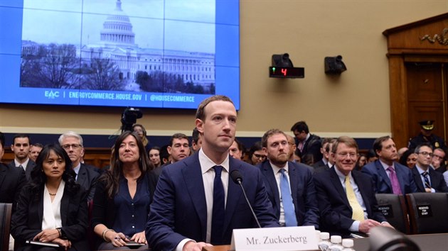 Mark Zuckerberg vypovídá před sněmovním výborem (11. dubna 2018)