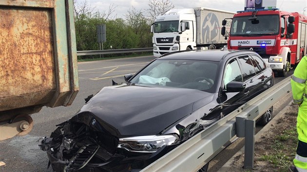 Nehoda dvou nkladnch auta a jednoho osobnho omezila dopravu na Jin spojce. (13.4.2018)